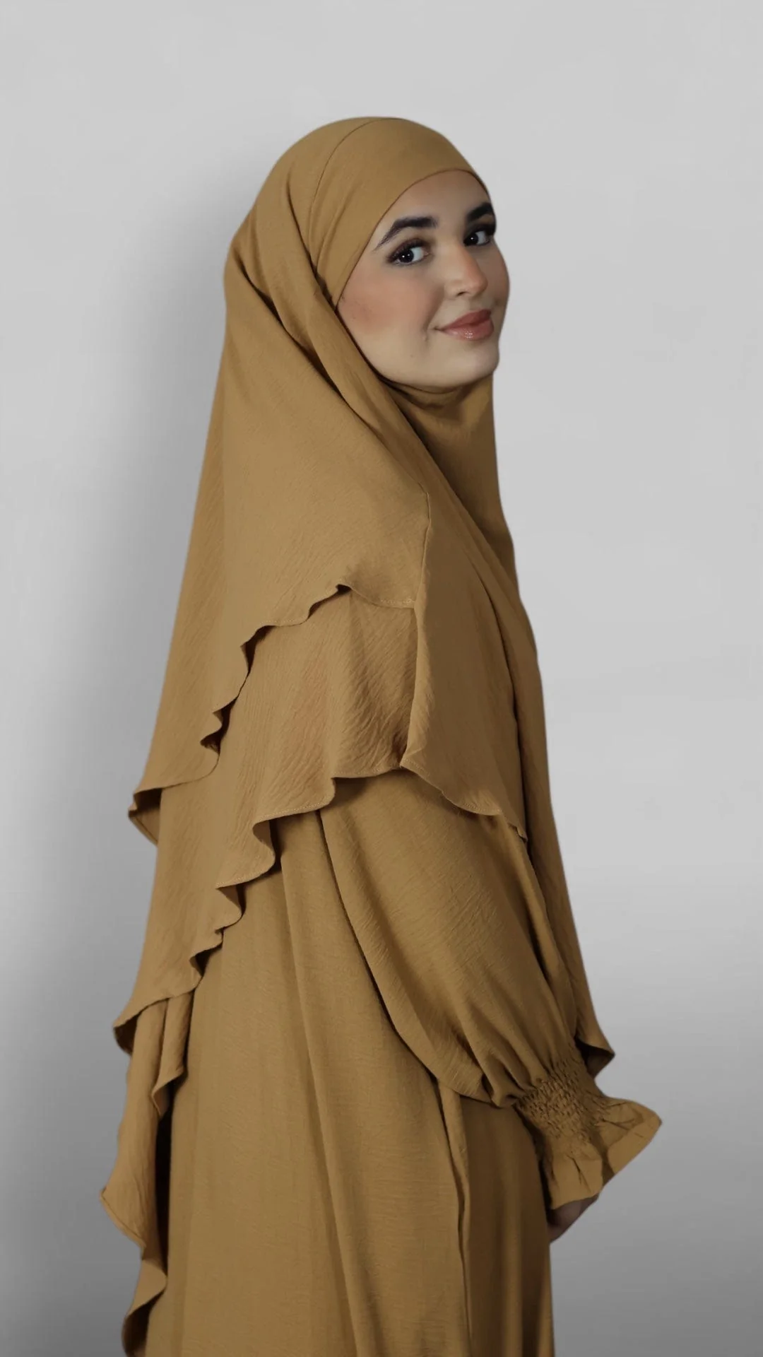 Crinkle Tie-back Khimar 2-lag (Caramel) - Image 3