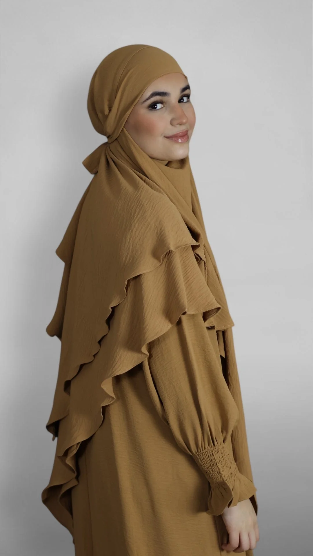 Crinkle Tie-back Khimar 2-lag (Caramel) - Image 4